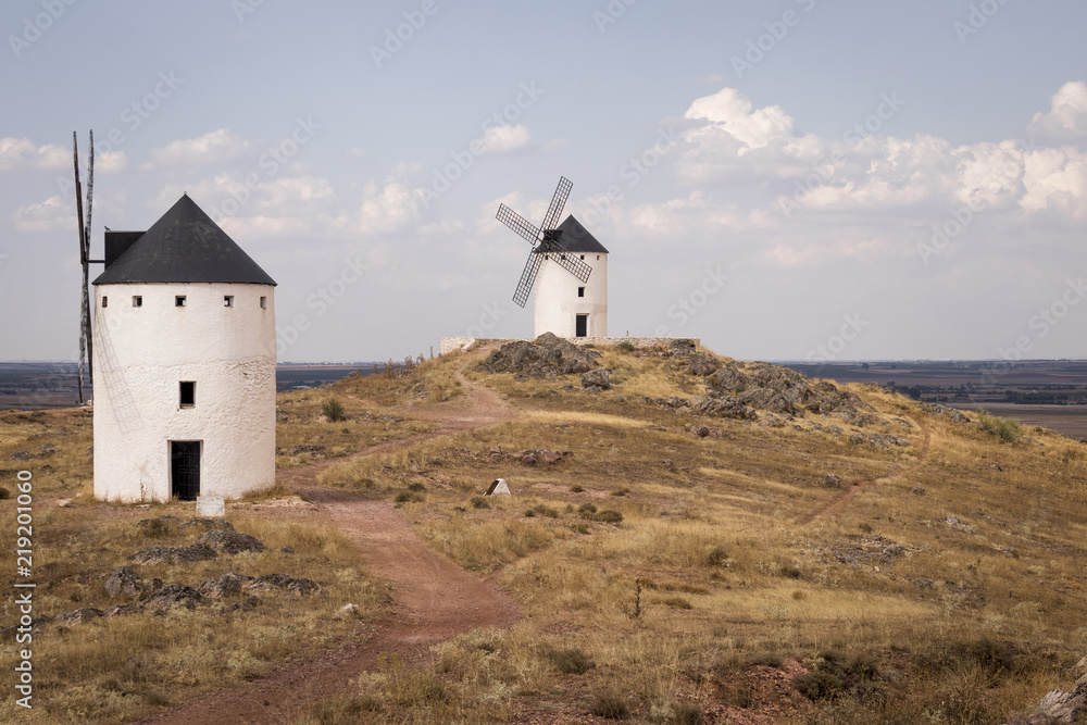 Dos molinos de viento de Don Quijote en Castilla la Mancha