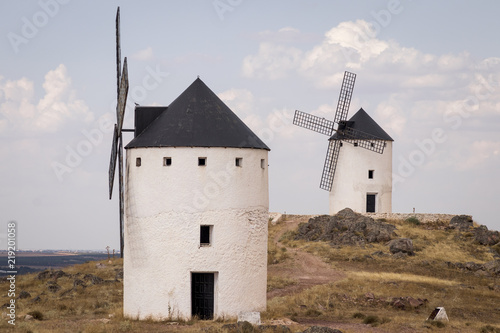 Dos molinos de viento de Don Quijote en Castilla la Mancha