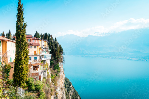 Obraz na płótnie The cliffs of Tremosine sul Garda, view to the balconies at the cliffs next to the abyss, in the background Lake Garda, Italy w salonie