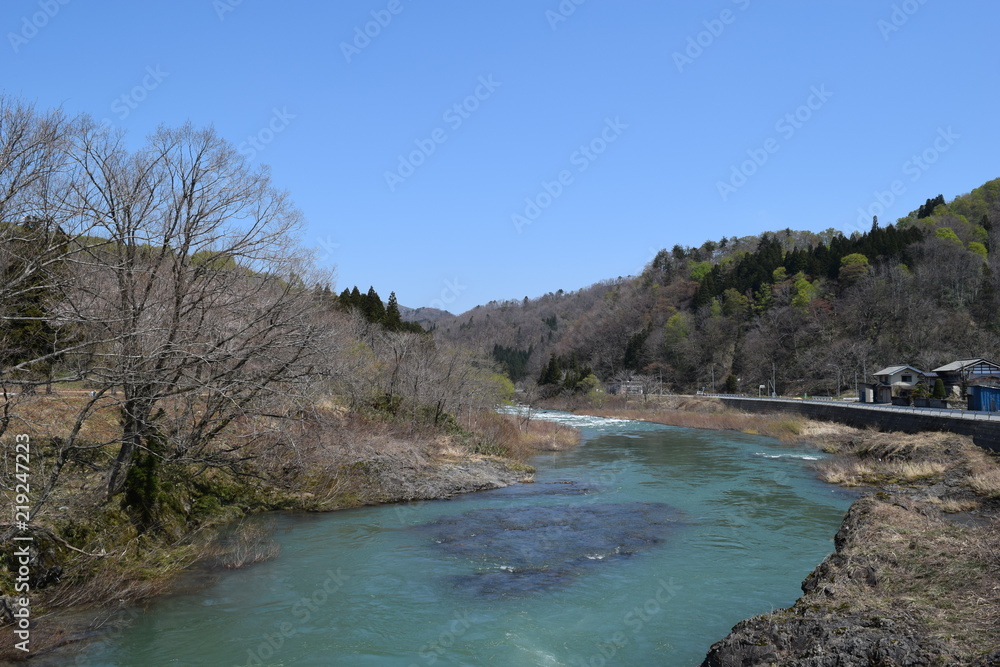 早春の渓流 早春の渓流