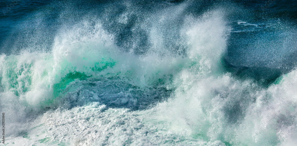 Obraz premium Turbulent Surf, Fistral beach, Cornwall