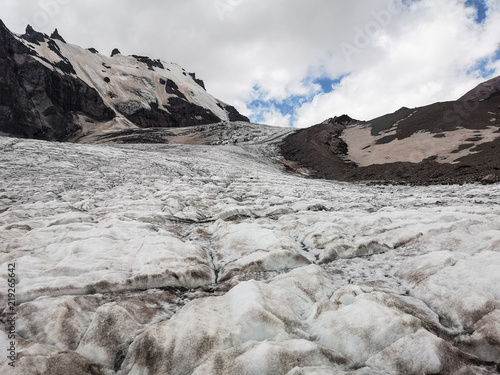 A glacier between moraines