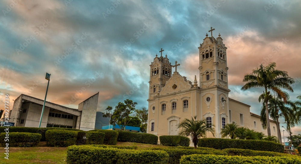 A antiga e a Nova Igreja Matriz N.S. da Conceição, Serra, ES