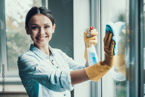 Obraz na płótnie Young Smiling Woman Washing Window with Sponge w salonie