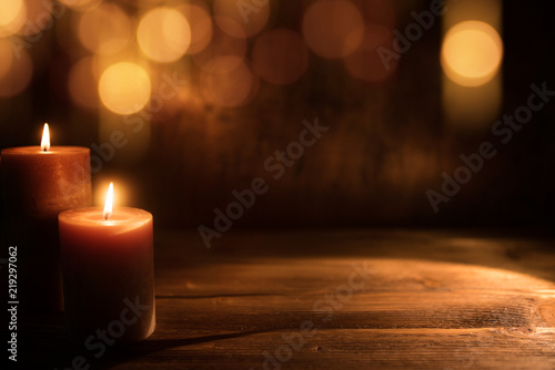 Canvastavla Candles with golden bokeh
