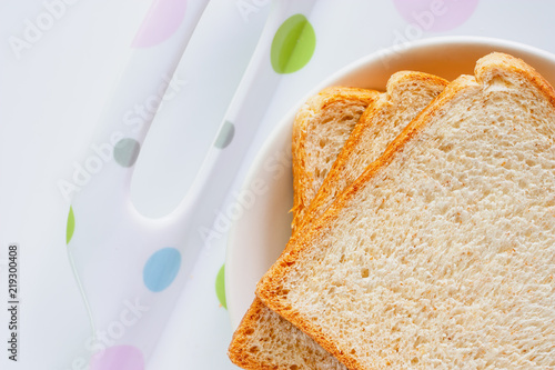 Sliced fine whole wheat bre...