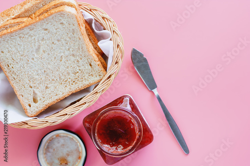 Sliced fine whole wheat bre...