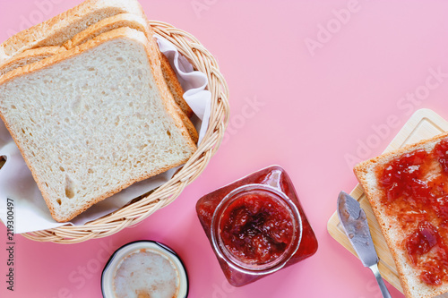 Sliced fine whole wheat bre...