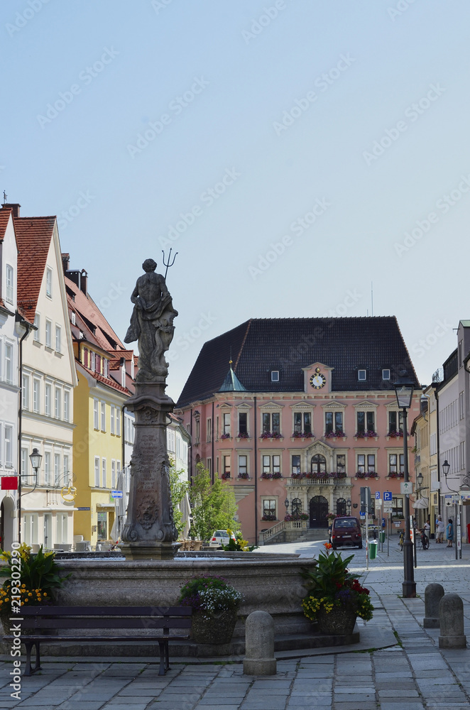 Rathaus und Neptunbrunnen in der Kaiser Max Str., Kaufbeuren
