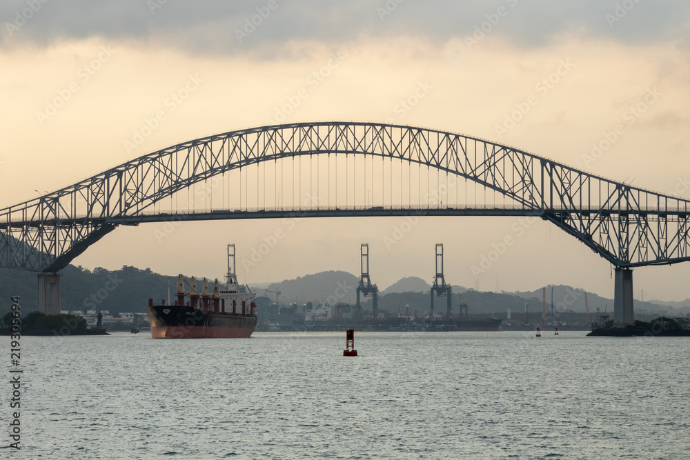 Naklejka premium Bridge of the Americas - Panamá Canal - Panamá