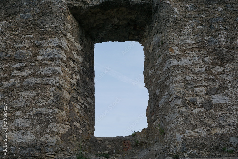 Burg Ruine Honburg in Tuttlingen im Sommer 