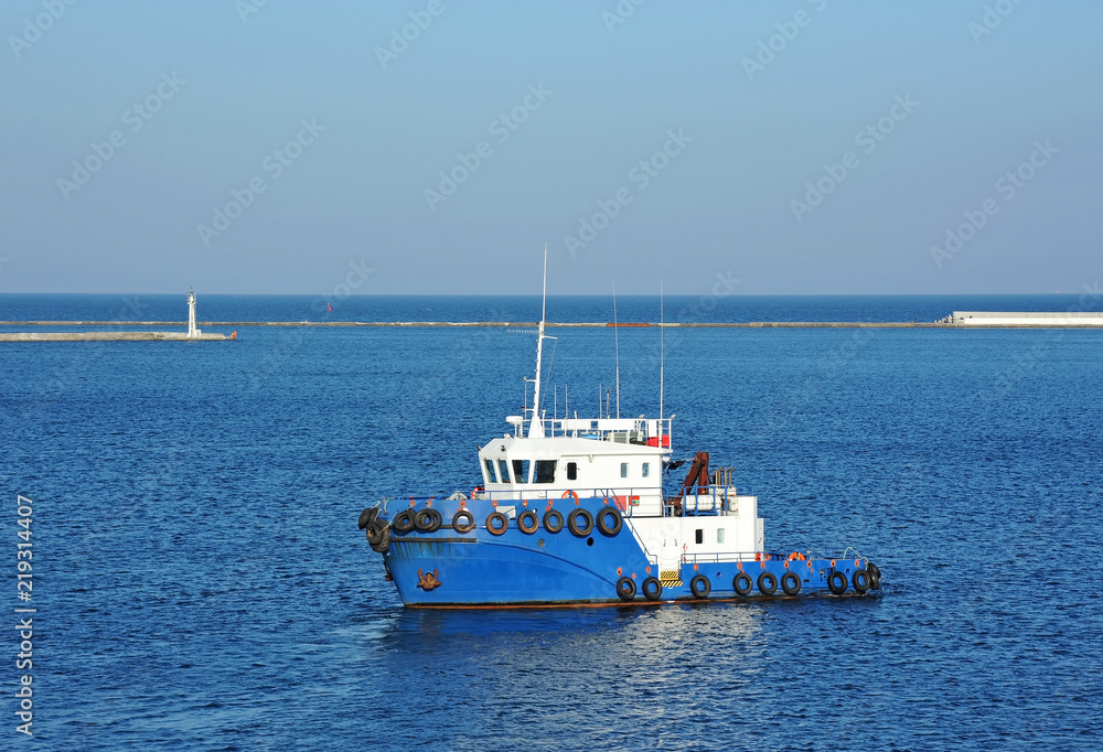 Platform supply vessel