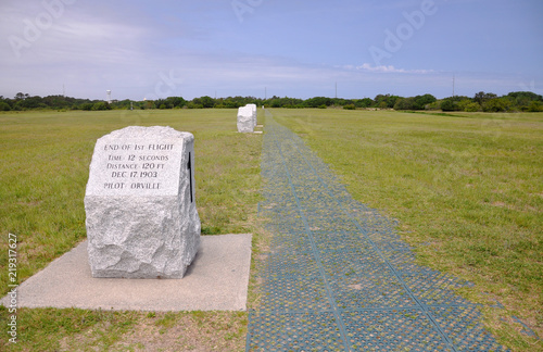 фотографія First Successful Flight of an Airplane Spot at Wright Brothers National Memorial, Kill Devil Hills, North Carolina, USA