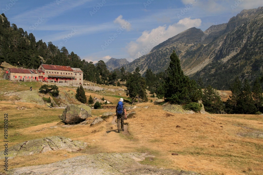 hut to hut trekking tour, refuge Marcadau, Wallon mountain hut, Pyrenees