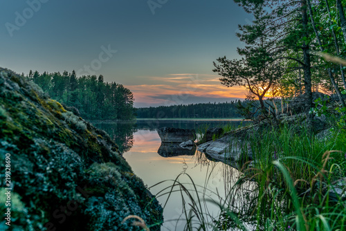 Konstfotografi Sunset on the shores of the calm Saimaa lake in the Kolovesi National Park in Fi