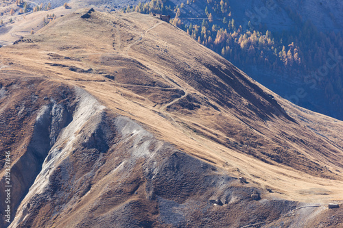 Obraz na płótnie Vue sur un sentier de montagne du Mercantour w salonie