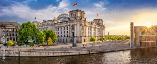 Obraz  z motywem berlin government district with Spree river