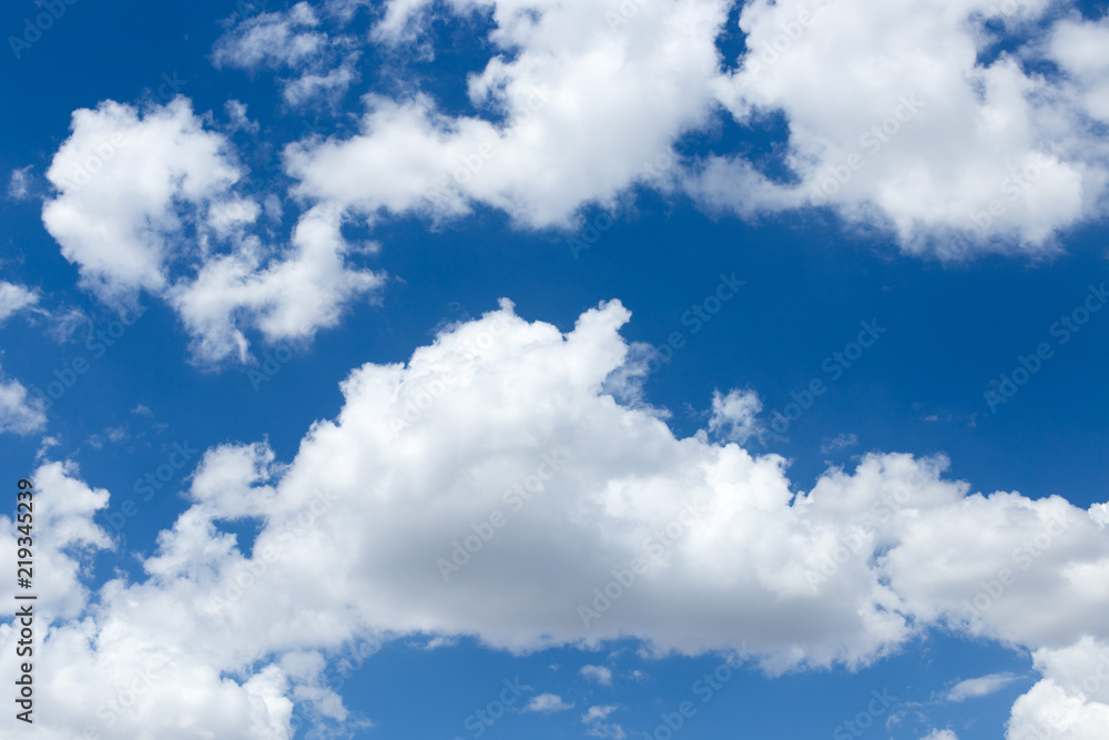 Obraz premium Blue sky background with clouds