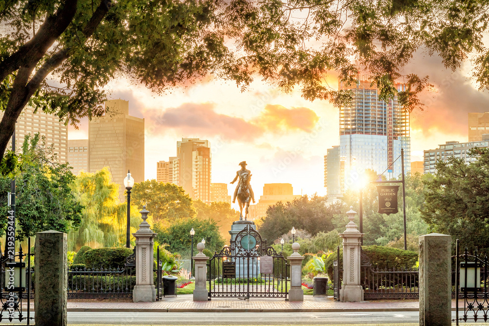 Naklejka premium George Washington monument in Public Garden Boston Massachusetts