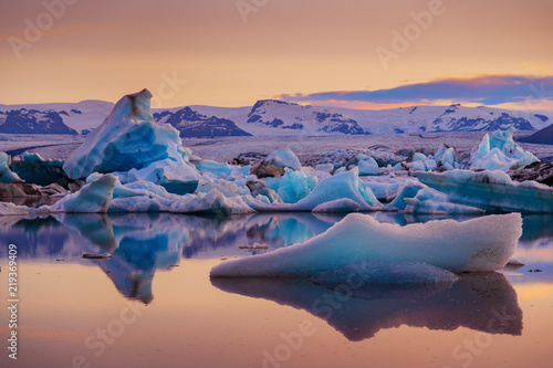 Fotografie, Tablou Icebergs in Jokulsarlon glacier lagoon