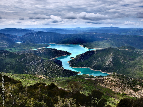 Serra de Montsec et falaise en Espagne © Ourson+