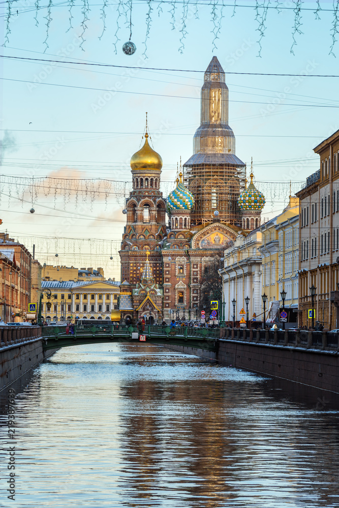 Fototapeta premium Griboyedov Canal with Church of the Savior on Blood in Saint Petersburg, Russia