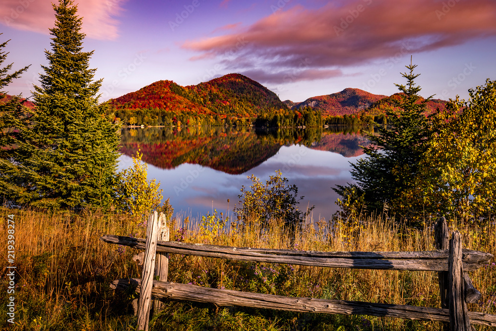 Fototapeta premium Lac-Superieur, Mont-tremblant, Quebec, Canada