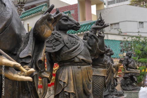 Skulpturen an einem buddhistischen Tempel in China