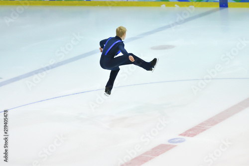Boy ice skating © 0608195706081957