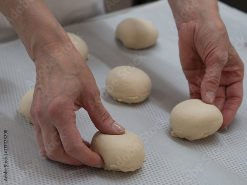 Brötchen Herstellung in einer Bäckerei