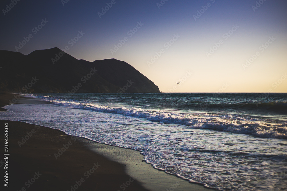 Fototapeta premium Alba a playa Algarrobico
