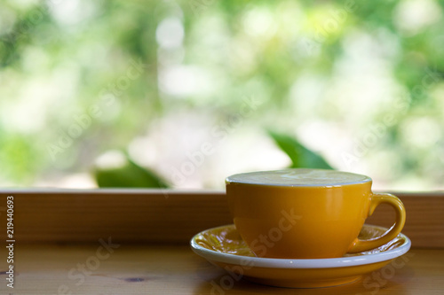 Hot coffee is placed in the same table in the morning of every day. Coffee at coffee neck all have to eat regularly.