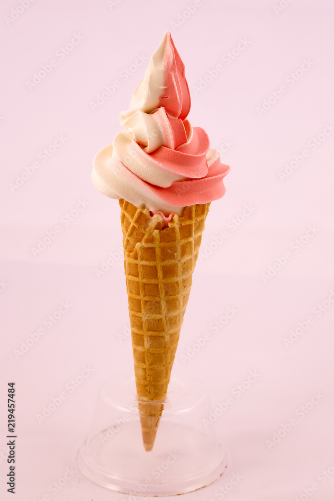 glace italienne fraise vanille Stock Photo | Adobe Stock