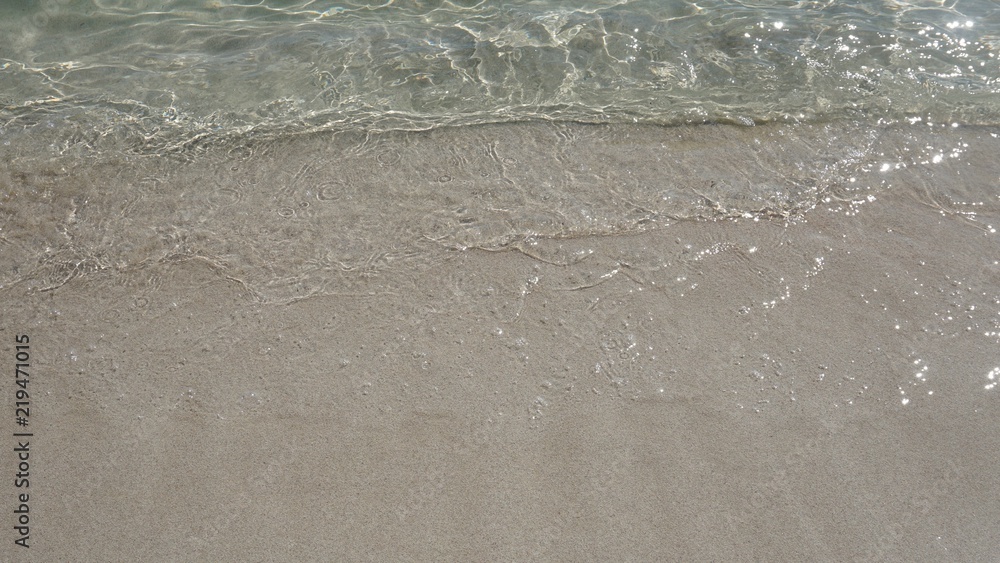 Orilla de playa de agua cristalina (Mallorca)