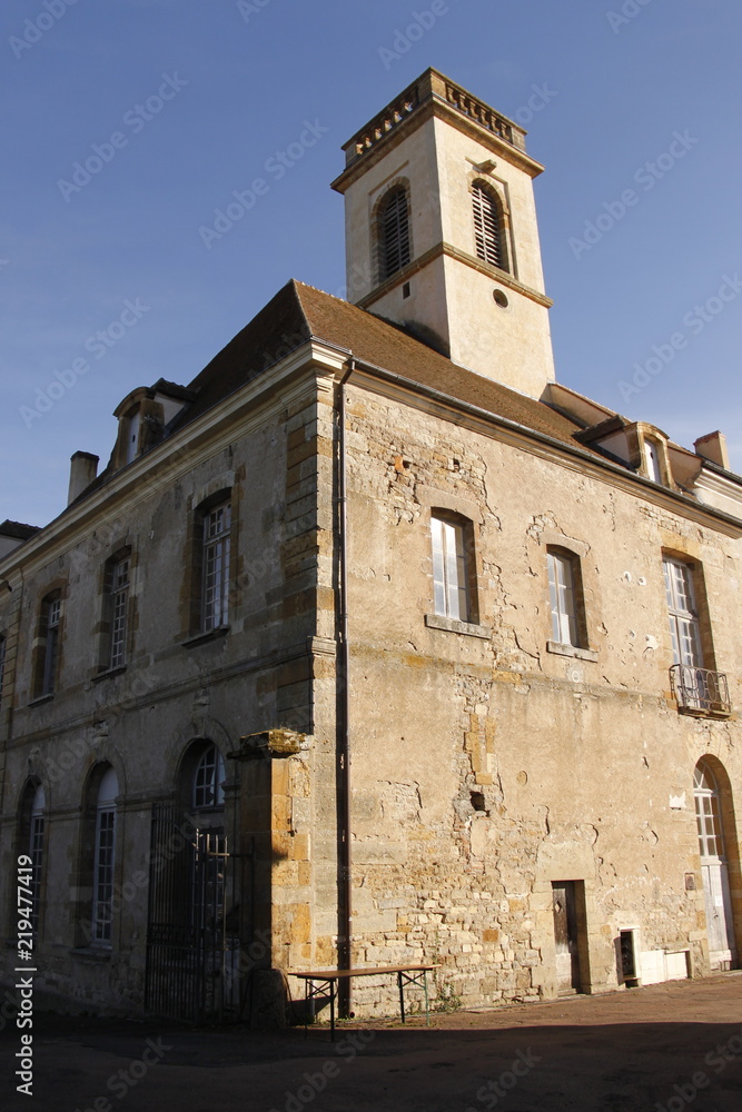 Abbaye Saint-Léonard à Corbigny en Bourgogne