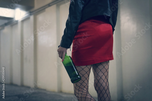 Valokuva Drunk young woman walking down the hall smoke cigarettes