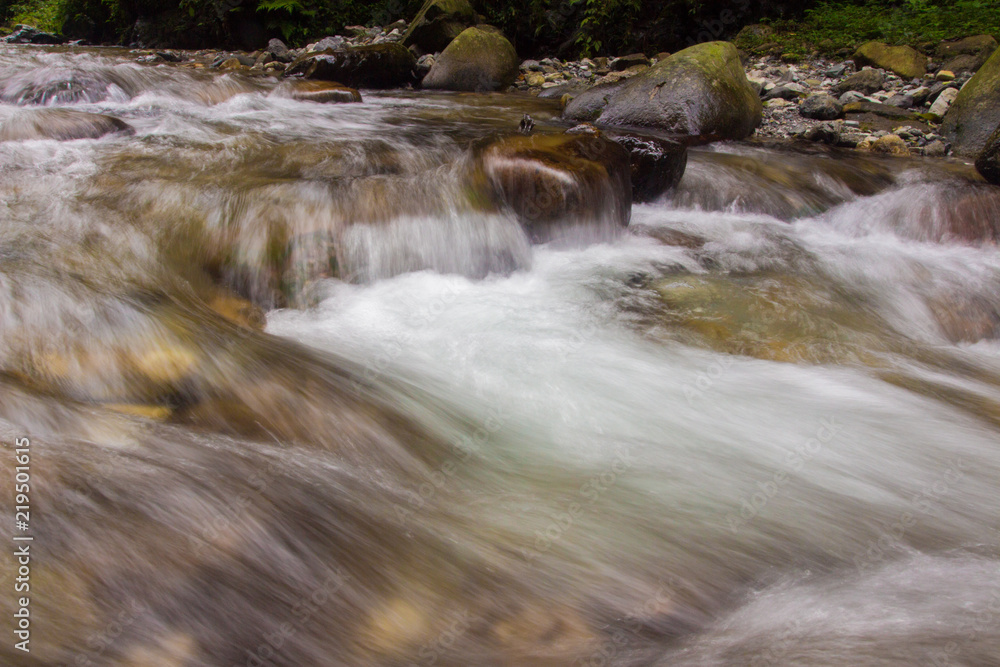 The stream in the mountains, the stream is flowing The stream in the mountains, the stream is flowing
