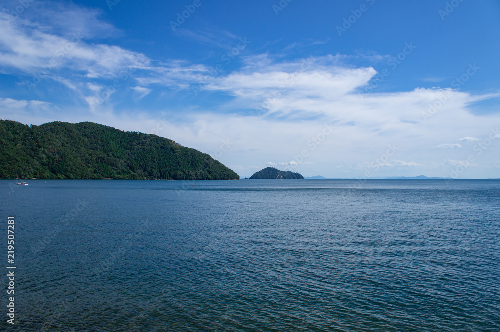 琵琶湖の北部の景色（滋賀県、日本）