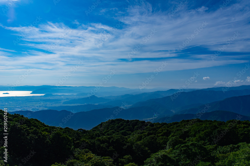 伊吹山の頂上からの景色（滋賀県、日本）