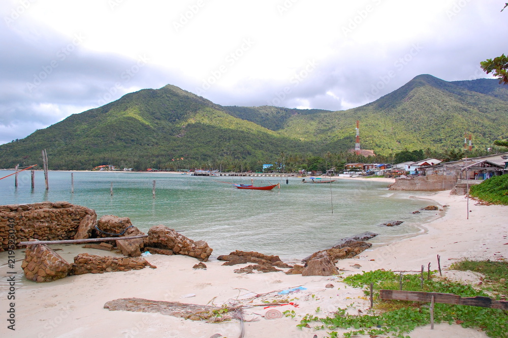 Fototapeta premium Seascape at a beautiful beach in Koh Phangan in Thailand