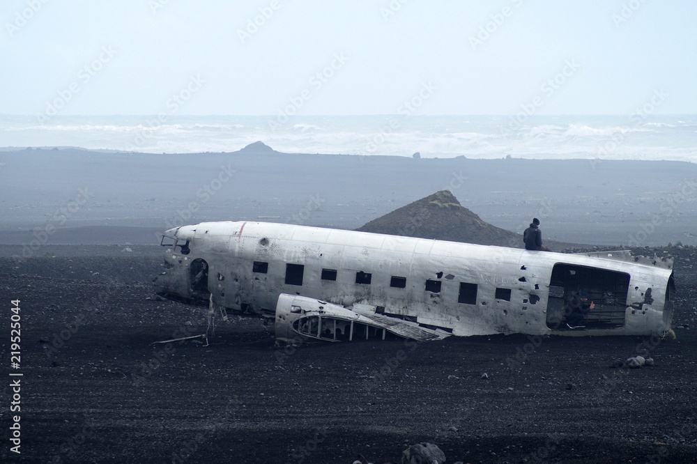 Fototapeta premium Plane wreck on the black beach at Sólheimasandur, South Coast of Iceland 