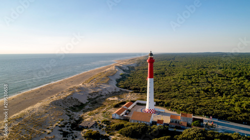 Photographie aérienne du phare de La Coubre à La Tremblade © altitudedrone