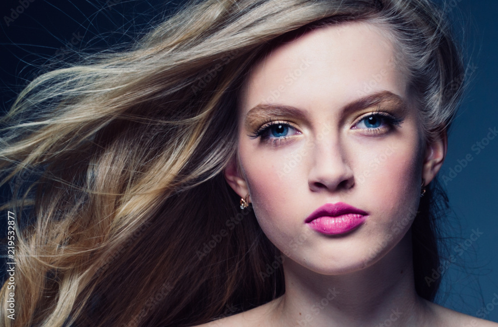 Obraz premium Beautiful blonde hair woman with beauty makeup pink lipstick