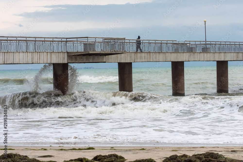 Obraz premium Stormy se jesienią