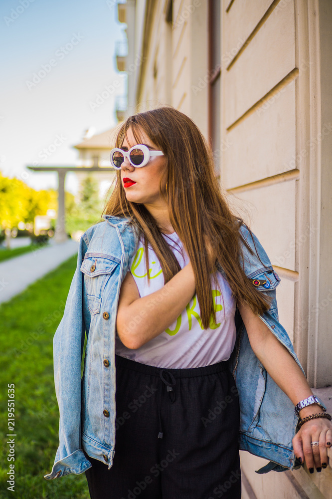 Girl wearing denim jacket hi-res stock photography and images - Alamy
