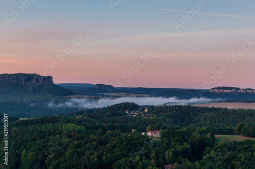 Morgenstunden auf der Basteibrücke in der Sächischen Schweiz photo