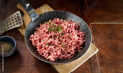 Pan with raw minced meat and chives