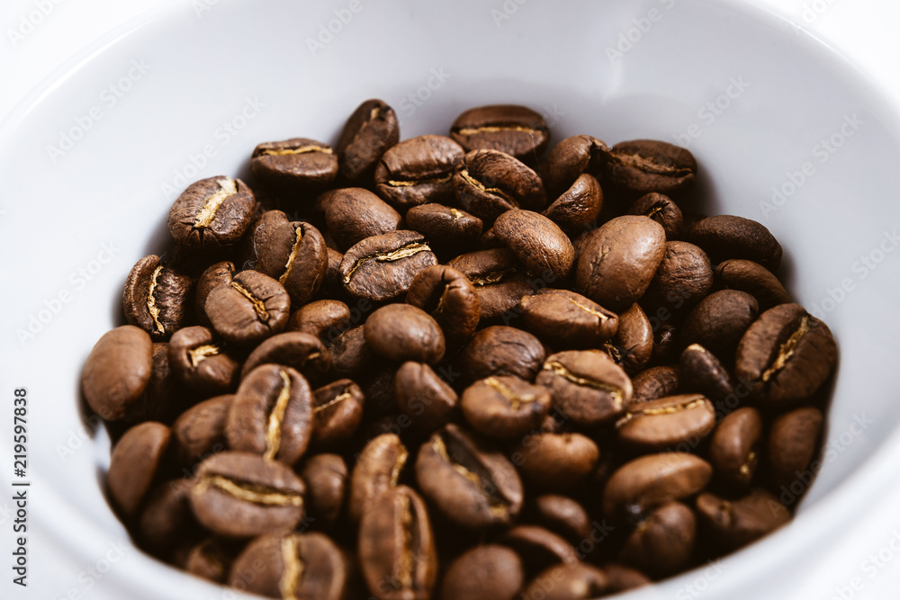 Obraz premium Coffee beans roasted on a wooden table with much of beans with a great aroma