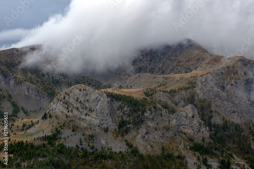 Obraz na płótnie Mauvais temps dans les montagnes du Mercantour w salonie