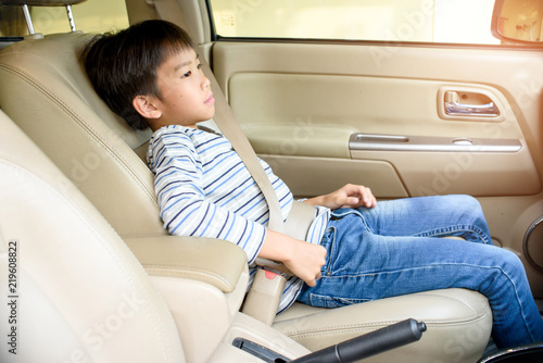 Young Asian boy fasten seat belt © TinPong